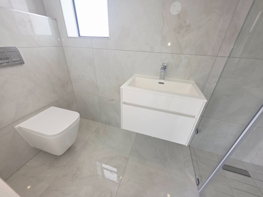 5 Bedroom Property for Sale in Sandown Western Cape